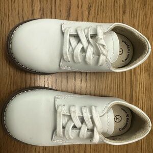 FootMates White Kids Lace-Up Sneaker with Brown Trim